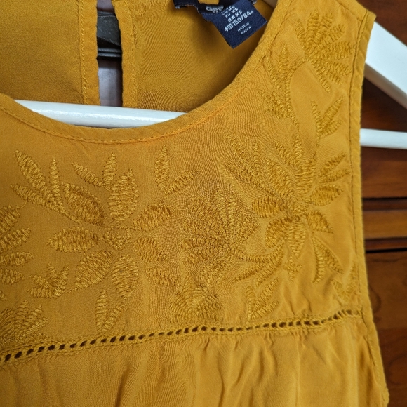 Gap Mustard Yellow Sleeveless Blouse - Picture 3 of 4